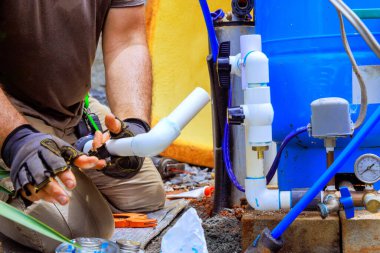 Su için tesisat montajı ev suyu sistemine bağlanıyor