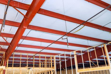 Deponun yeniden inşası devam ediyor, büyük bir oda inşa ediliyor.