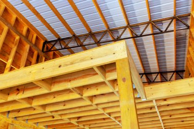 Büyük oda şu anda deponun içinde yeniden inşa ediliyor.