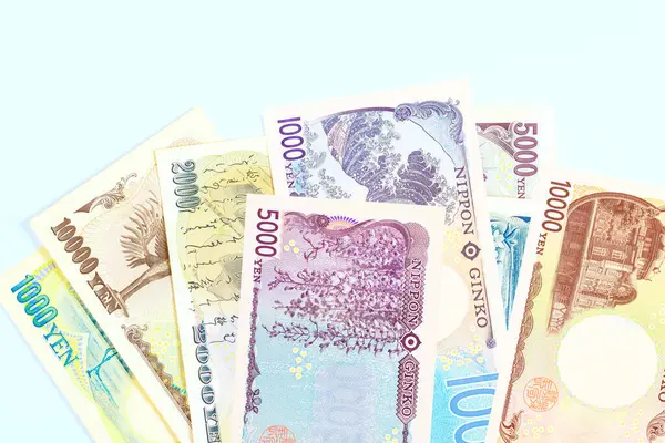 Japon ulusal bankası, Nippon Ginko, çeşitli banknotlarda yeni banknotları çeşitli değerlerde yayınladı.