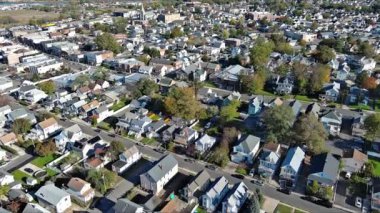 Hava perspektifi, South River kasabası New Jersey 'deki çeşitli evlerle dolu canlı Amerikan banliyö bölgesini ortaya çıkardı.