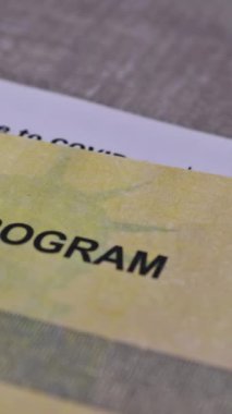 Uyarıcı yardım belgesi 7200, nakit paralar ekonomik kriz sırasında vatandaşlara verilen devlet desteğini gösteriyor
