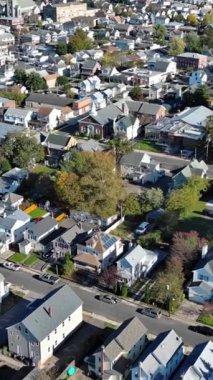 Hava perspektifi, South River kasabası New Jersey 'deki çeşitli evlerle dolu canlı Amerikan banliyö bölgesini ortaya çıkardı.