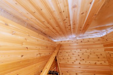 Sıcak ahşap tavan özellikleri sauna kabini tadilatında kalaslar, tavan iç yenileme termal yalıtımı