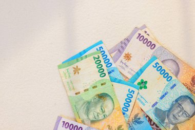 Merkez Bankası tarafından yayınlanan çeşitli finansal banknotların Endonezya para birimi notları