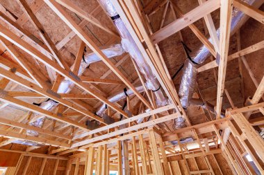 İnşaat alanı çatı iskeleti karmaşık ahşap iskelet, yeni yerleşim yerleri için havalandırma kanalları