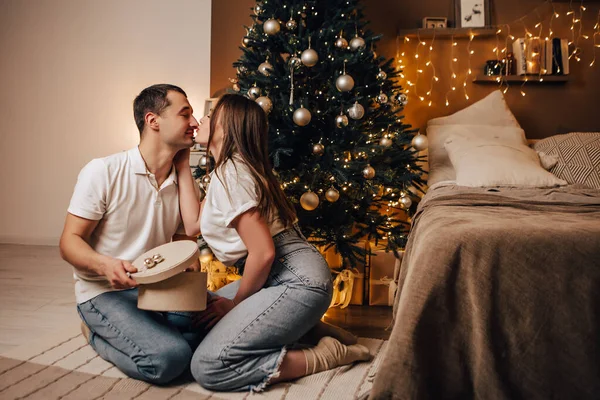 Lovely Young Romantic Couple Sitting Open Gifts Presents Garlands Home — Stock Photo, Image