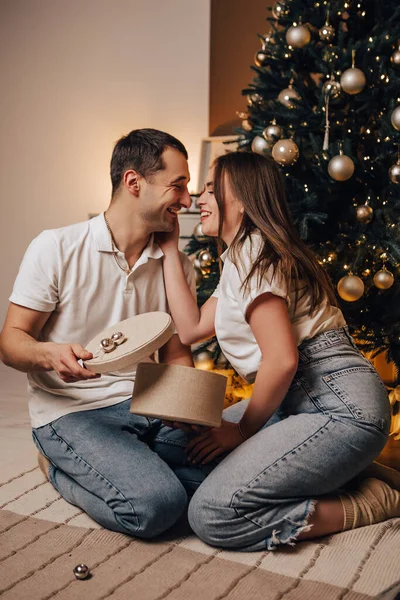 Vertical Image Lovely Young Romantic Couple Sitting Open Gifts Presents — Stock Photo, Image