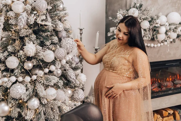 Woman Belly Baby Kid Decorating Christmas Tree Celebrating New Year — Stock Photo, Image