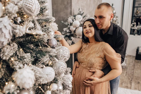 Man Hug Woman Belly Baby Kid Decorating Christmas Tree Celebrating — Stock Photo, Image