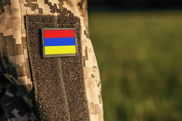 Закройте Рукав Женского Мужского Плеча Пластырем Флагом Армении Армянская Армия — стоковое фото