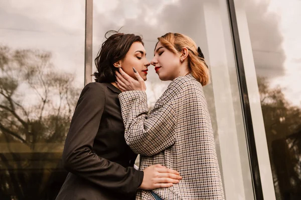 Two Pretty Women Friends Posing Glass Building Couple Gay Lesbian — Foto Stock