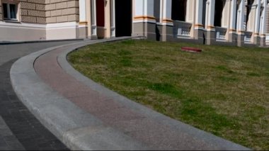 Odessa, Ukrayna 13.03.2023. Odessa, Ukrayna 'nın tarihi merkezinde, güneşli bir bahar günü HD' de bir opera salonu.