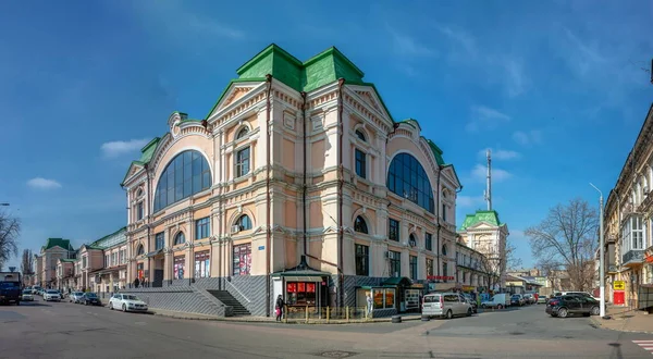 乌克兰敖德萨 2023 在阳光明媚的春天 乌克兰敖德萨新市场的历史建筑 — 图库照片
