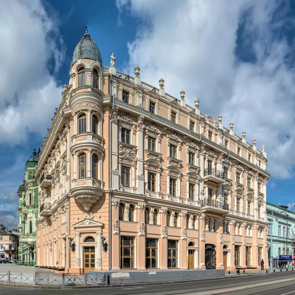 乌克兰敖德萨2023年3月31日 在一个阳光明媚的春天 在乌克兰敖德萨的萨多瓦亚大街上建造的Libman历史性公寓 — 图库照片