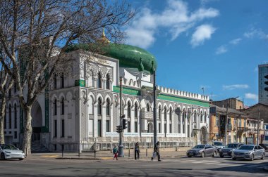 Odessa, Ukrayna 31.03.2023. Arap kültür merkezi, Odessa, Ukrayna 'daki Al-Salam camii, güneşli bir bahar gününde.