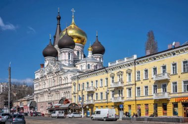 Odessa, Ukrayna 31.03.2023. Güneşli bir bahar gününde, Büyük Şehit ve Şifacı Panteleimon Manastırı.