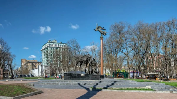 乌克兰敖德萨2023年3月31日 乌克兰敖德萨Starobazarny广场上的Ataman Golovaty纪念碑 春天阳光灿烂 — 图库照片