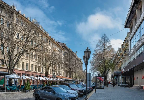 乌克兰敖德萨15 2023 位于乌克兰敖德萨Deribasovskaya街历史建筑中的阿姆斯特丹酒店 春天阳光灿烂 — 图库照片