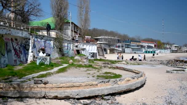 Odessa Ukraina 2023 Pusta Plaża Otrada Odessie Ukraina Słoneczny Wiosenny — Wideo stockowe