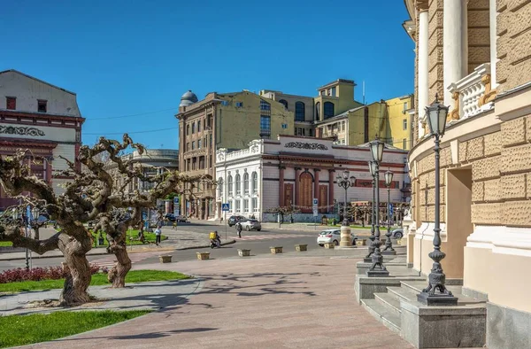 ウクライナのオデッサ02 2023 ウクライナのオデッサにあるオペラ座とバレエ劇場のファサードは 晴れた春の日に — ストック写真
