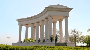 Çernomorsk, Ukrayna 14.05.2023. Ukrayna 'nın Çernomorsk, Odessa bölgesinde güneşli bir bahar günü HD