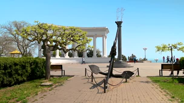Chernomorsk Oekraïne 2023 Monument Voor Admiraliteitsanker Chernomorsk Oekraïne Een Zonnige — Stockvideo