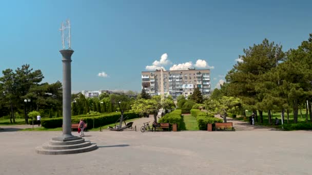 Chernomorsk Oekraïne 2023 Dijk Obelisk Aan Het Water Chernomorsk Odessa — Stockvideo