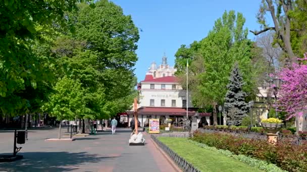 Odessa Ukrayna 2023 Odessa Ukrayna Nın Tarihi Merkezinde Güneşli Bir — Stok video