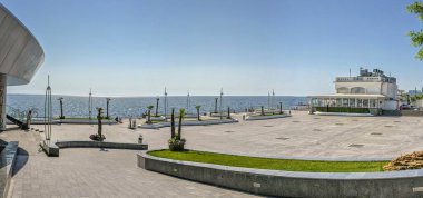 Odessa, Ukrayna 14.06.2023. Ukrayna 'nın Odessa kentindeki Lanzheron plajında güneşli bir yaz sabahı