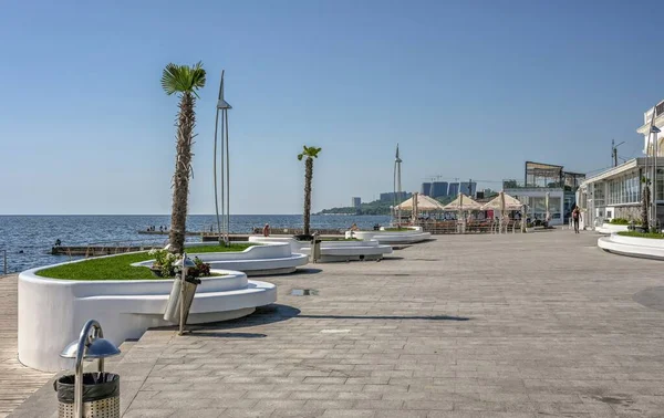 Odessa, Ukrayna 14.06.2023. Ukrayna 'nın Odessa kentindeki Lanzheron plajında güneşli bir yaz sabahı