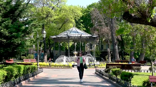 Odessa Ukrayna 2023 Ukrayna Nın Odessa Kentindeki Şehir Parkı Güneşli — Stok video