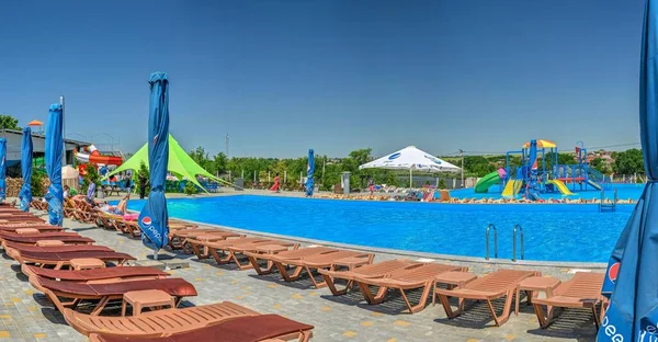 乌克兰敖德萨06 2023 在一个阳光明媚的夏日 位于乌克兰敖德萨的公共生态公园新Vasyuki中的Aqua公园 — 图库照片