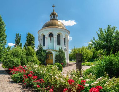 Dobroslav, Ukrayna 06.17.2023. Ukrayna 'nın Dobroslav, Odessa bölgesindeki All Saints Kilisesi, güneşli bir yaz gününde