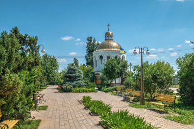 Dobroslav, Ukrayna 06.17.2023. Ukrayna 'nın Dobroslav, Odessa bölgesinde güneşli bir yaz gününde anılar sokağı.