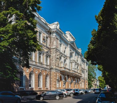 Odessa, Ukrayna 22.06.2023. Güneşli bir yaz gününde Odessa Postanesinin tarihi binası