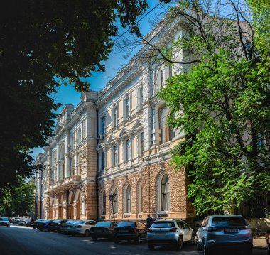 Odessa, Ukrayna 22.06.2023. Güneşli bir yaz gününde Odessa Postanesinin tarihi binası