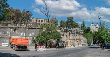 Odessa, Ukrayna 25.07.2023. Bilimadamları Evi 'nin tarihi binası, Kont Tolstoy' un mülkü, Odessa, Ukrayna 'daki bir Rus roketi tarafından hasar gördü.