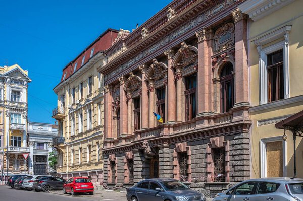 Одесса, Украина 25--2023. Историческое здание Дома ученых, усадьба графа Толстого, поврежденное русской ракетой в Одессе, Украина