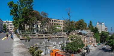 Odessa, Ukrayna 25.07.2023. Bilimadamları Evi 'nin tarihi binası, Kont Tolstoy' un mülkü, Odessa, Ukrayna 'daki bir Rus roketi tarafından hasar gördü.