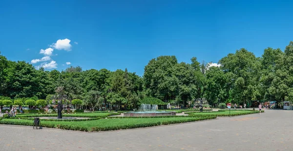 乌克兰敖德萨2023年7月16日 在阳光灿烂的夏日 乌克兰敖德萨的高基公园 — 图库照片