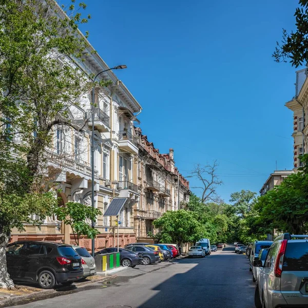 Odessa, Ukrayna 25.07.2023. Ukrayna, Odessa 'da Gogol Caddesi, güneşli bir yaz gününde.