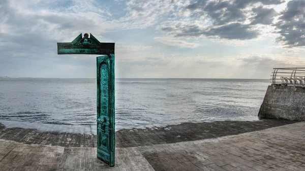 Odessa, Ukrayna 15.09.2023. Odessa, Ukrayna 'daki Lanzheron plajında bulutlu bir sonbahar sabahı