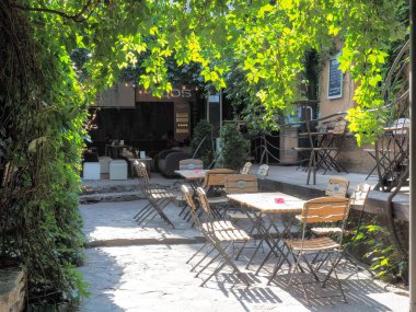Krakow, Polonya: restoran masaları ve sandalyeleri