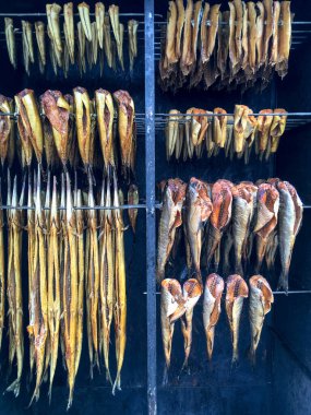 Halbinsel, Polonya: Füme ringa balığı satışı