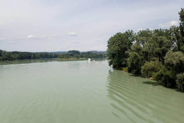 Schrding Austria Pemandangan Kota Kecil Dan Penyeberangan Atas Sungai Inn — Stok Foto