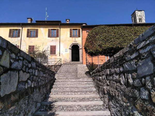 이탈리아 오수초 레이크 프론트의 의유서 건물들 — 스톡 사진