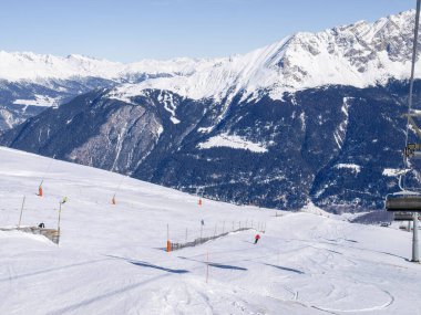 Savognin, İsviçre: bölge, karla kaplı dağlar ve kayak yamaçları