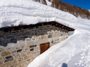 Valle Bedretto, İsviçre: Vadinin karlı kış manzarası.