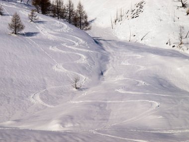Valle Bedretto, İsviçre: Vadinin karlı kış manzarası.
